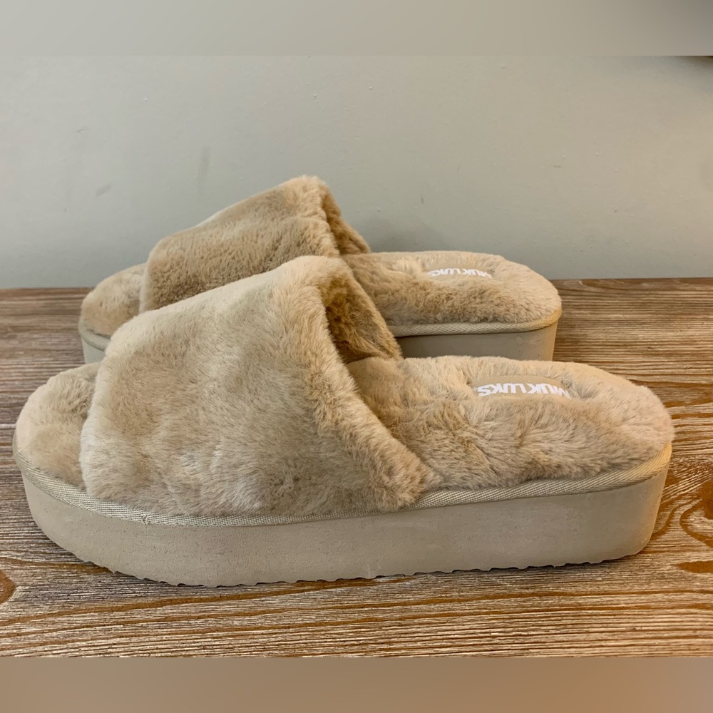 MUK LUKS Kirstey Slide In Irish Cream Platform slipper Size Medium US 7-8